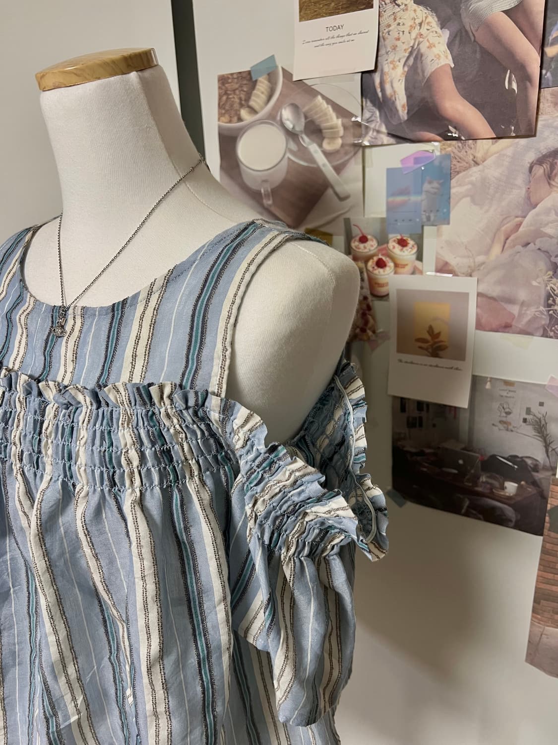 모리걸 스트라이프 하늘하늘 오프숄더 반팔 블라우스 상품이미지1