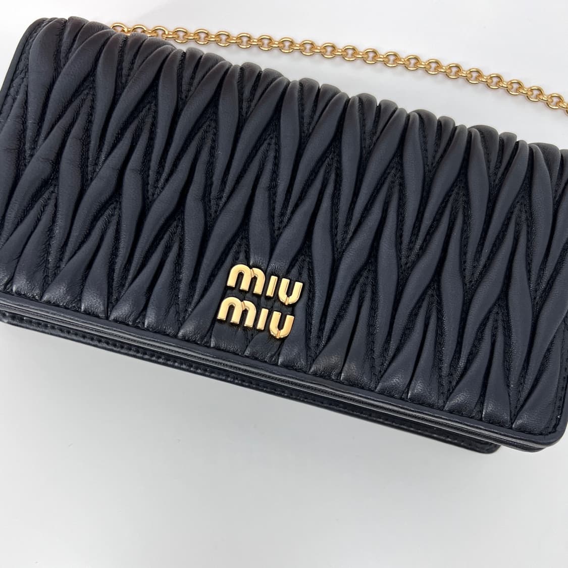 미우미우 마테라쎄 나파 체인 크로스백 블랙 (5ZH178) 상품이미지5