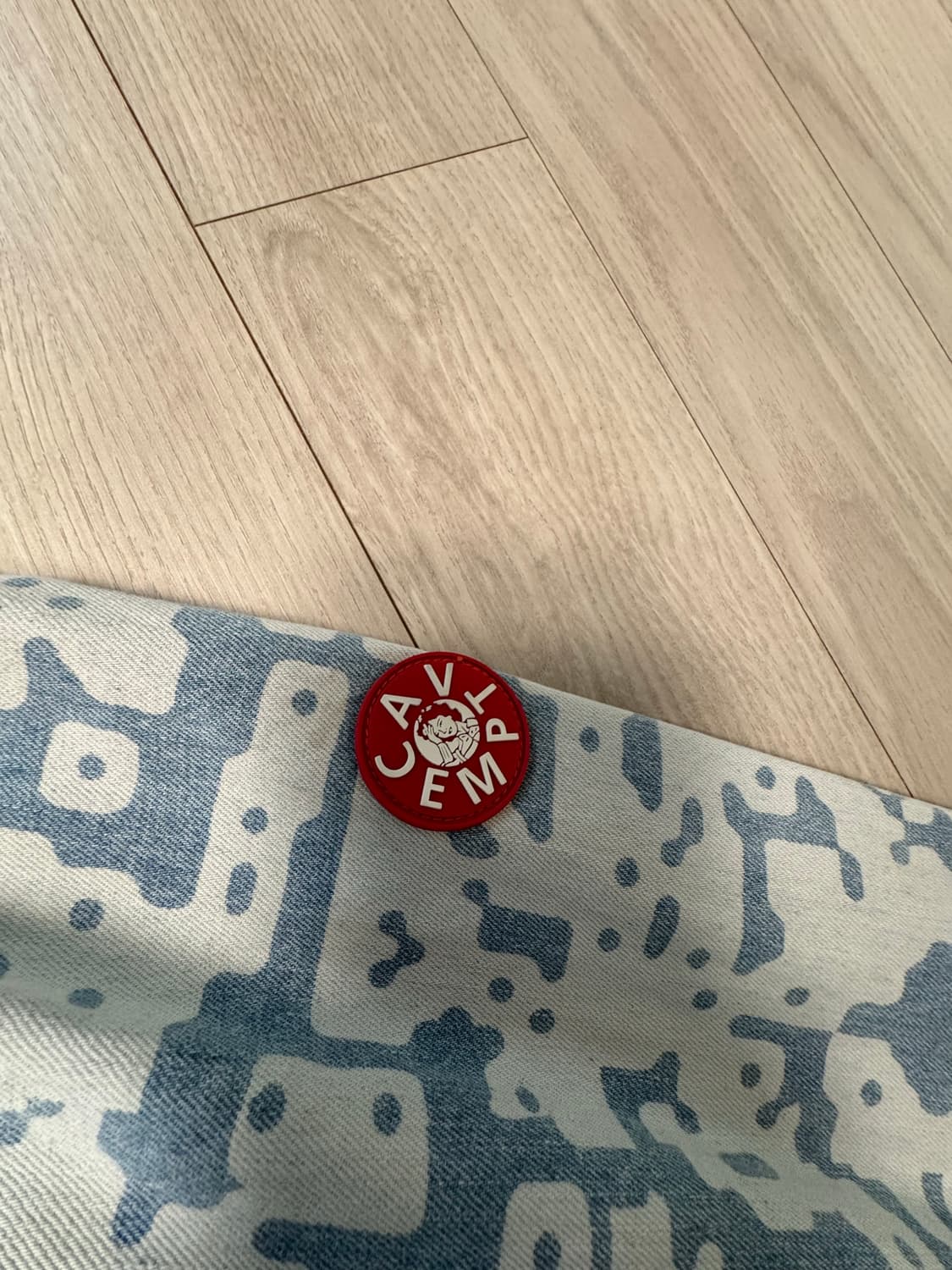 카브엠트 노이즈 프린팅 데님 자켓 상품이미지4