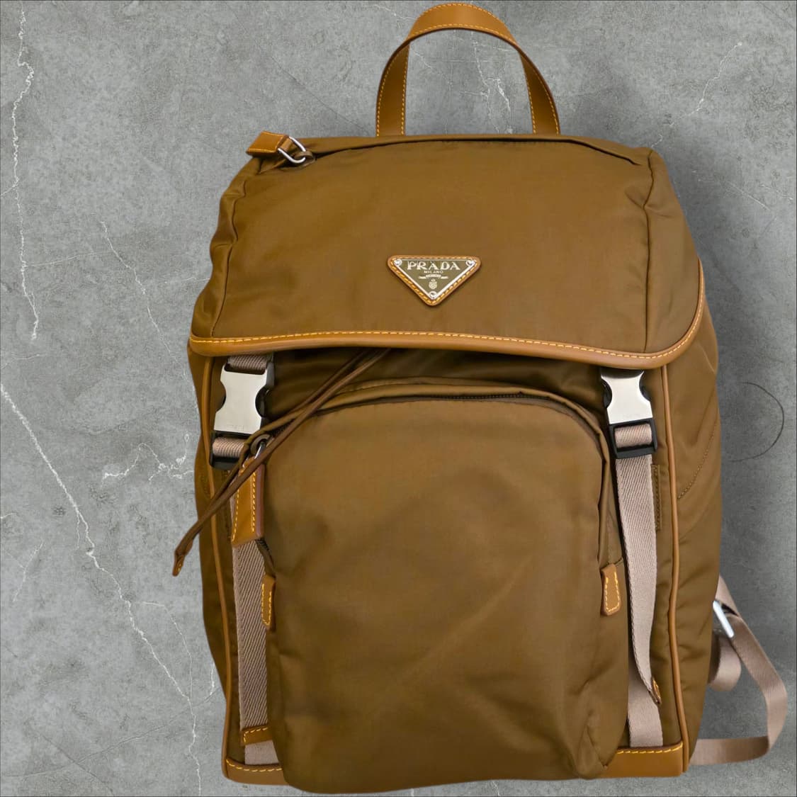 PRADA 프라다 남녀공용 가죽+리나일론 테수토 클래식 백팩 상품이미지2