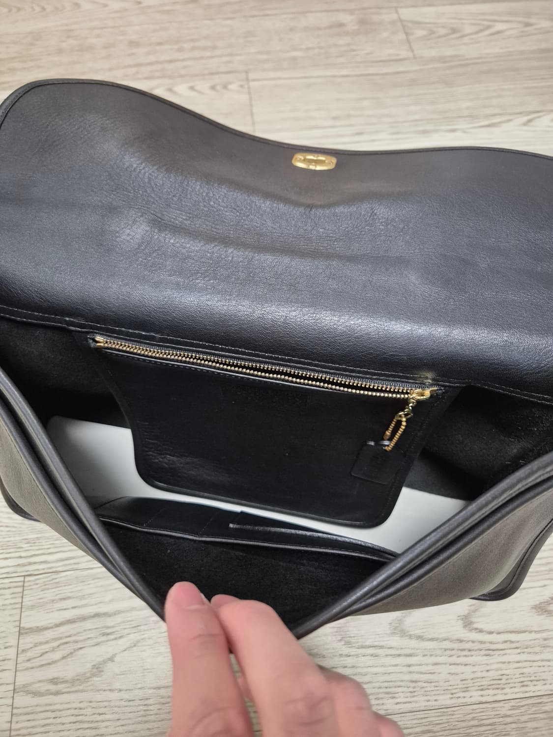 올드코치 가죽 브리프케이스 판매합니다. 상품이미지3