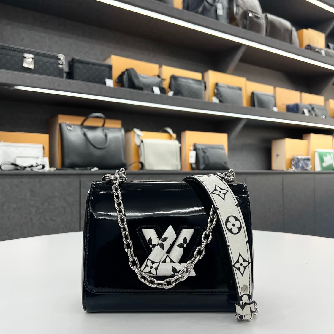 루이비통 트위스트 베르니 체인백 상품이미지1