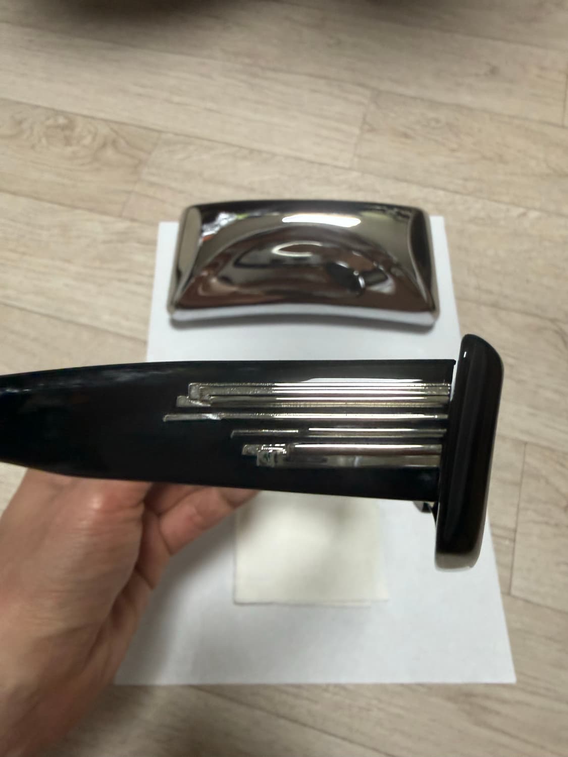 젠틀몬스터 실버클라우드(01)팝니다. 상품이미지3