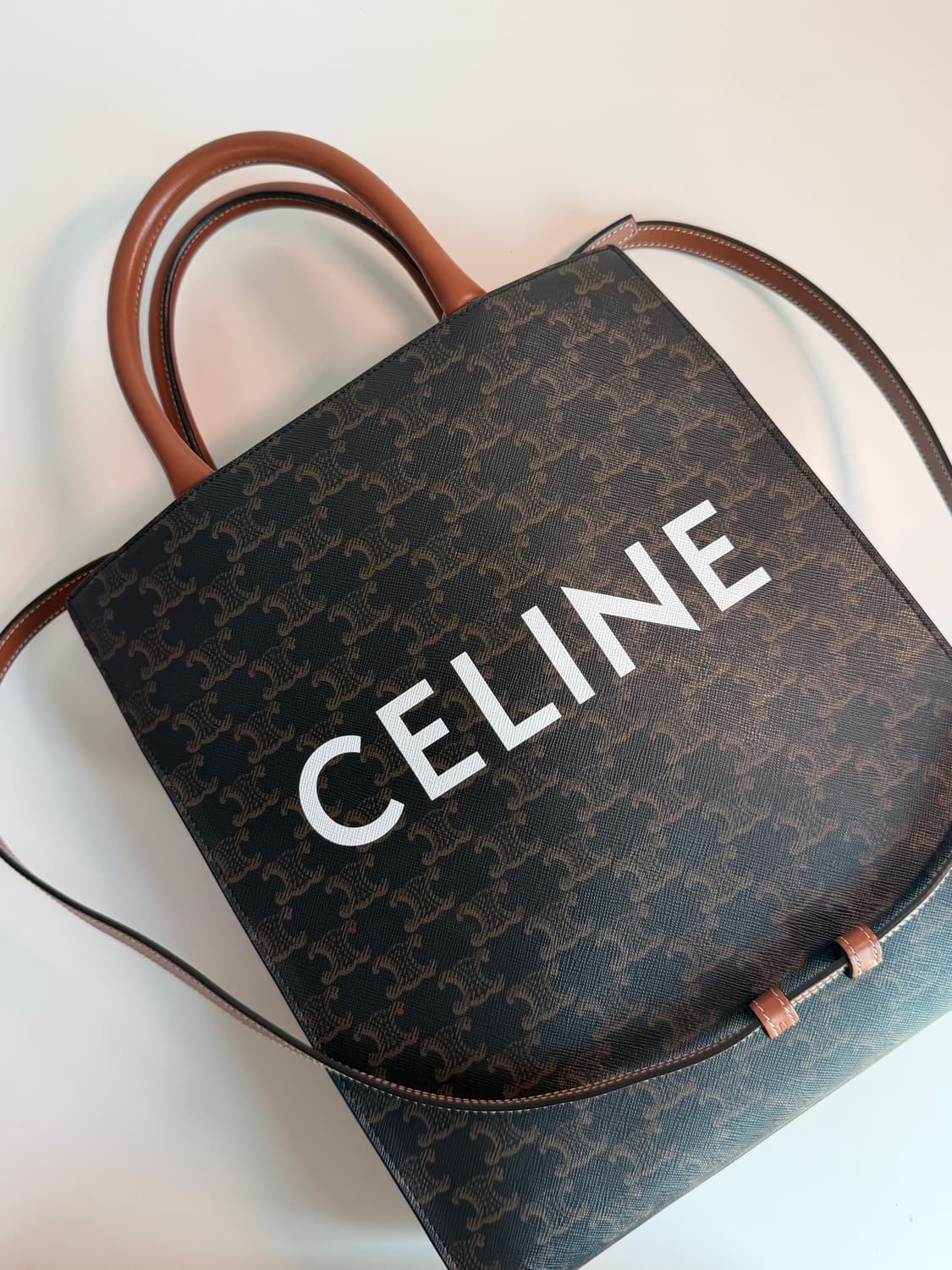 셀린느 트리오페 캔버스 토트백 탄 상품이미지1