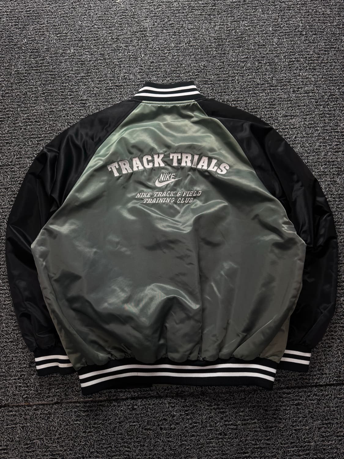 00s 나이키 트랫 트레일 빅로고 올드스쿨 사틴 바시티 점퍼 1375 상품이미지3