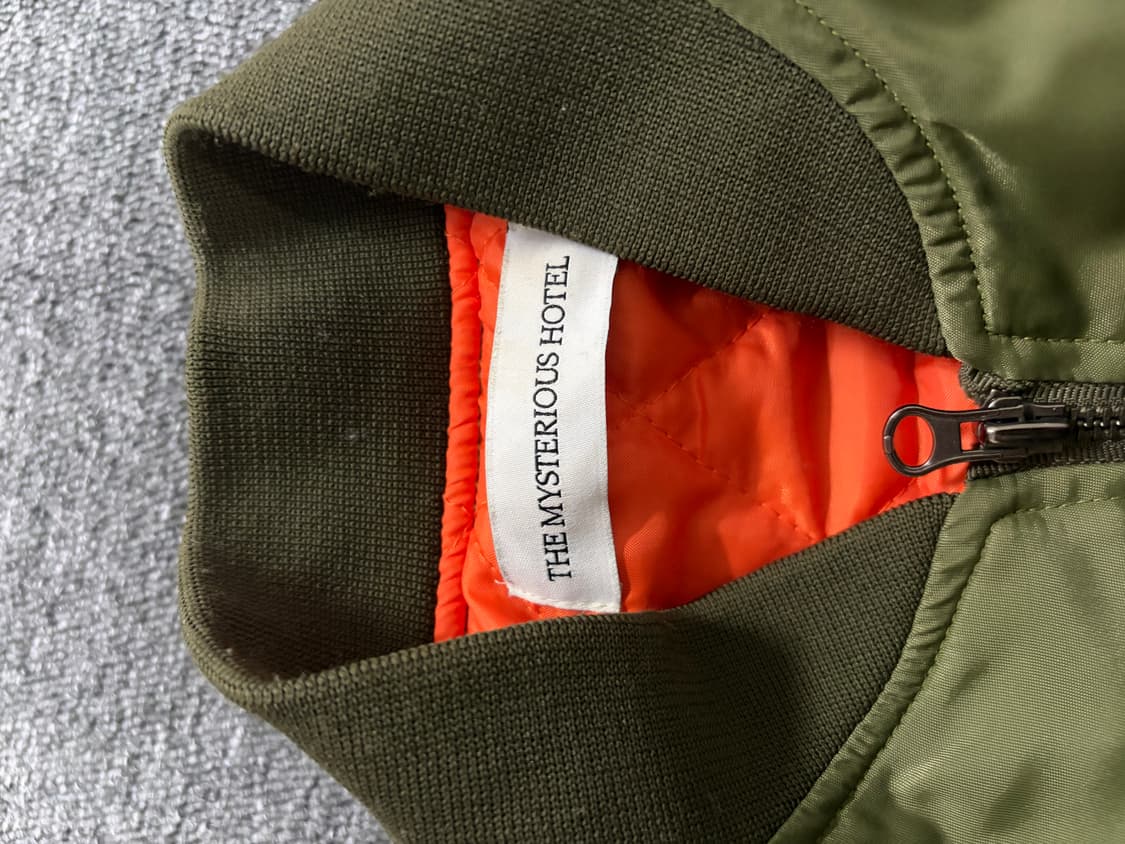 THE MYSTERIOUS HOTEL 카키 크롭 봄버 상품이미지3