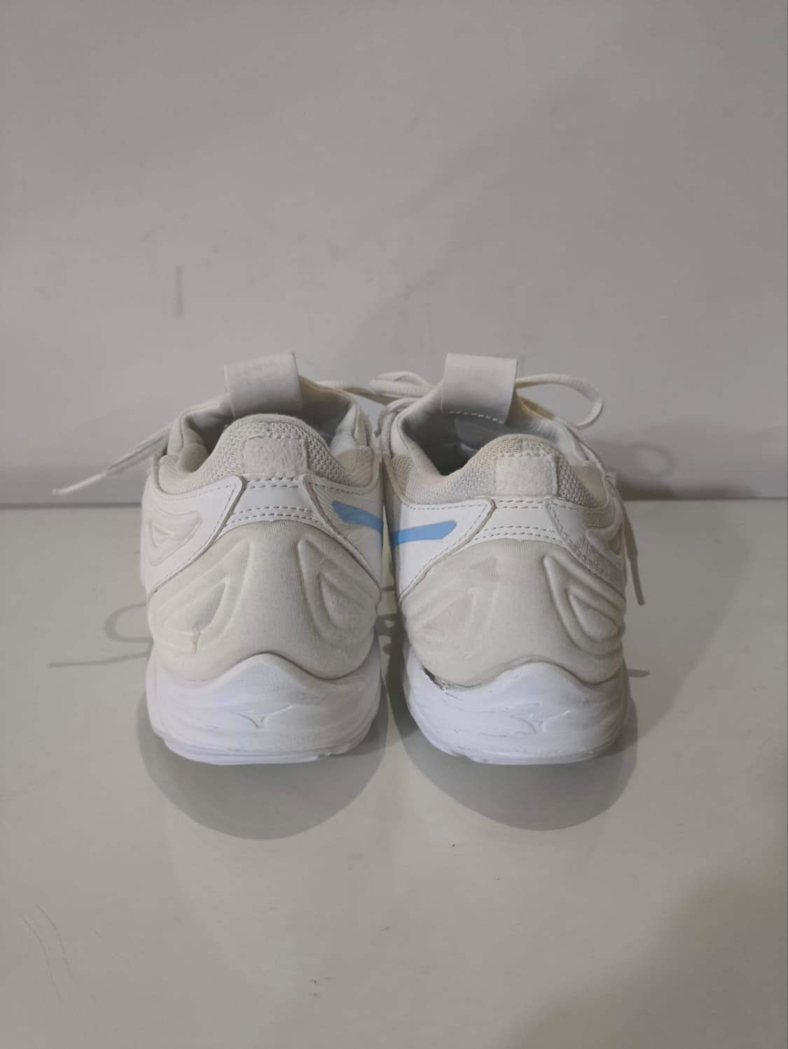 245mm 미즈노 웨이브 모멘텀3 인도어화 배구화  상품이미지8
