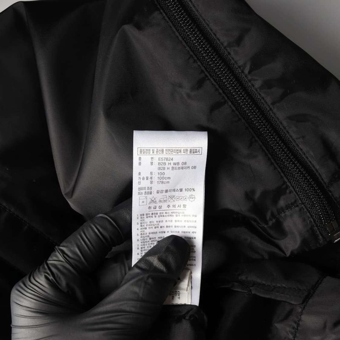 아디다스 블랙 미니멀 로고 윈드브레이커 L 상품이미지6