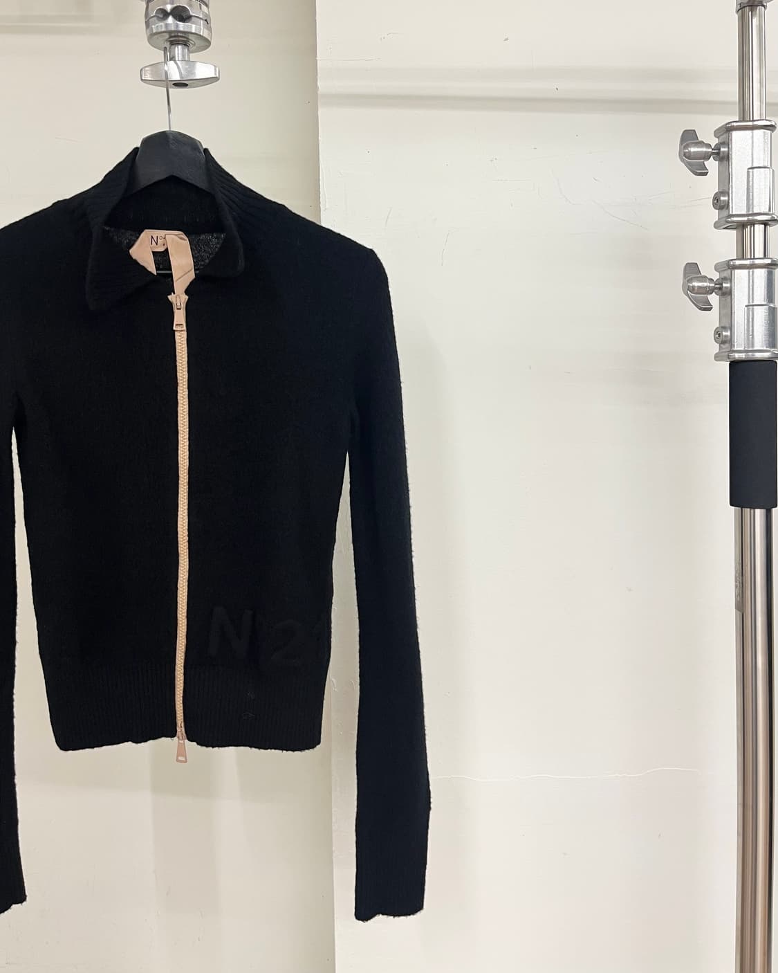 N21 블랙 모헤어 블렌드 니트 블루종 자켓 상품이미지4
