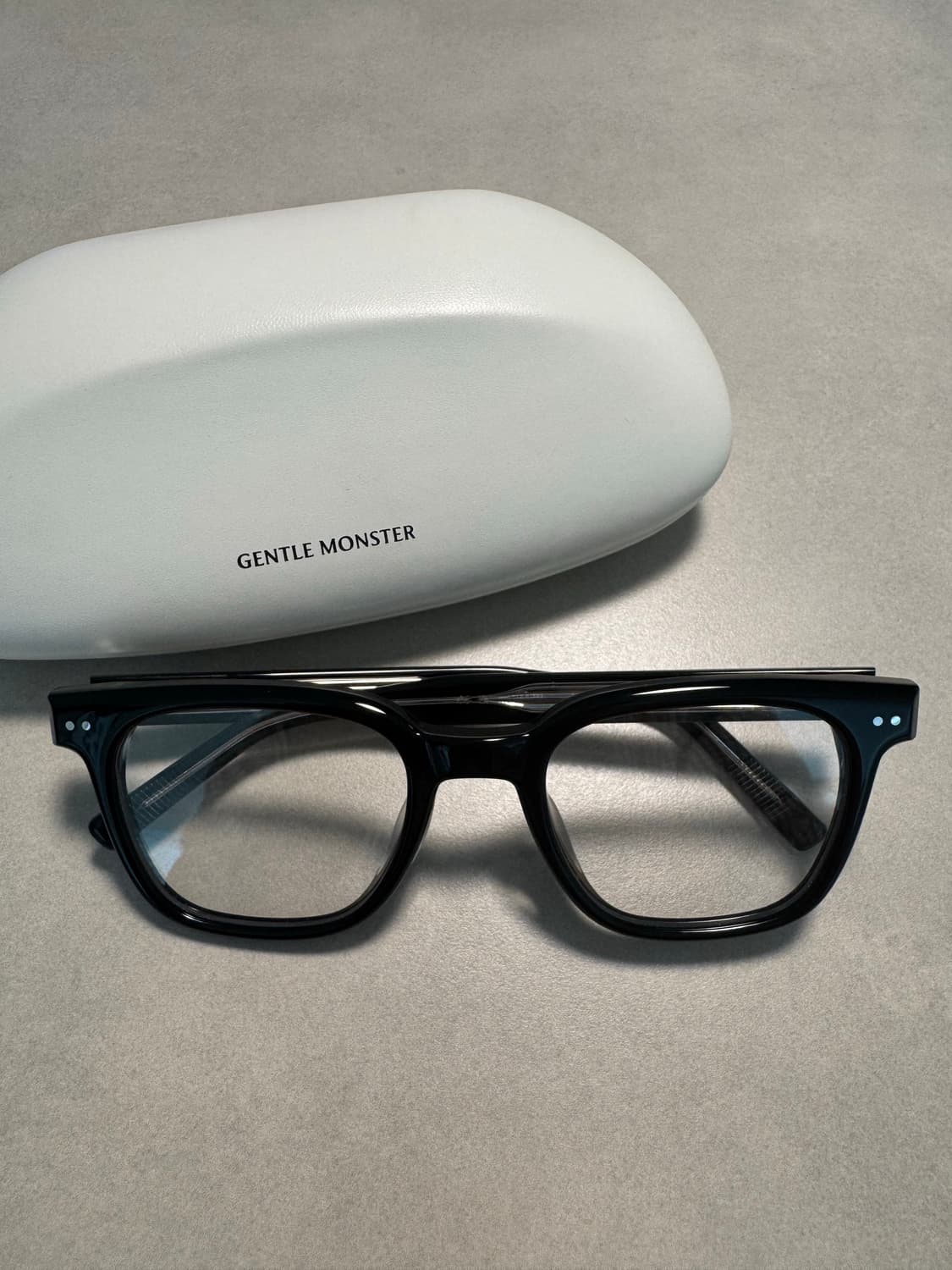 젠틀몬스터 에반 01 블랙 안경 상품이미지4