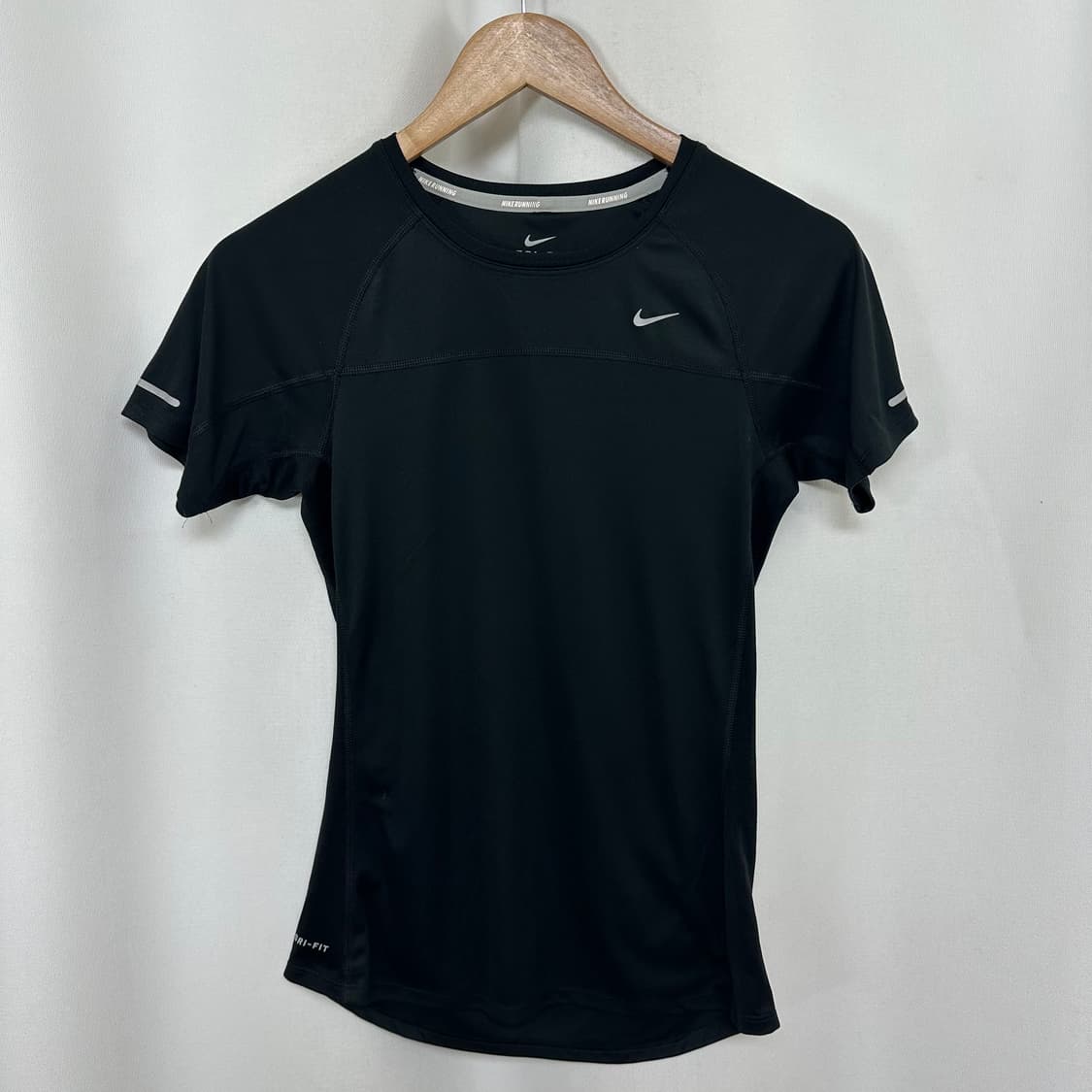 나이키 여자 운동복 반팔티 스판 검정 M 상품이미지1