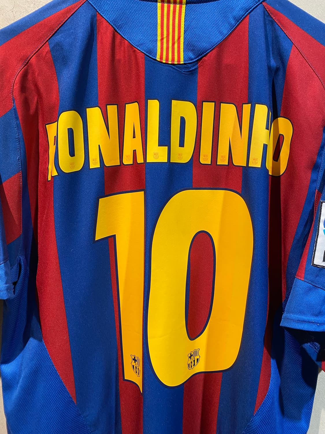 05-06 바르셀로나 호나우지뉴 홈 유니폼 상품이미지8