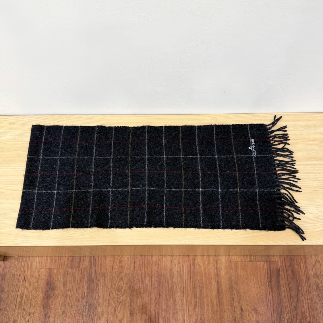 꾸레쥬 울 머플러 체크 라인 로고 자수 디테일 차콜 상품이미지2