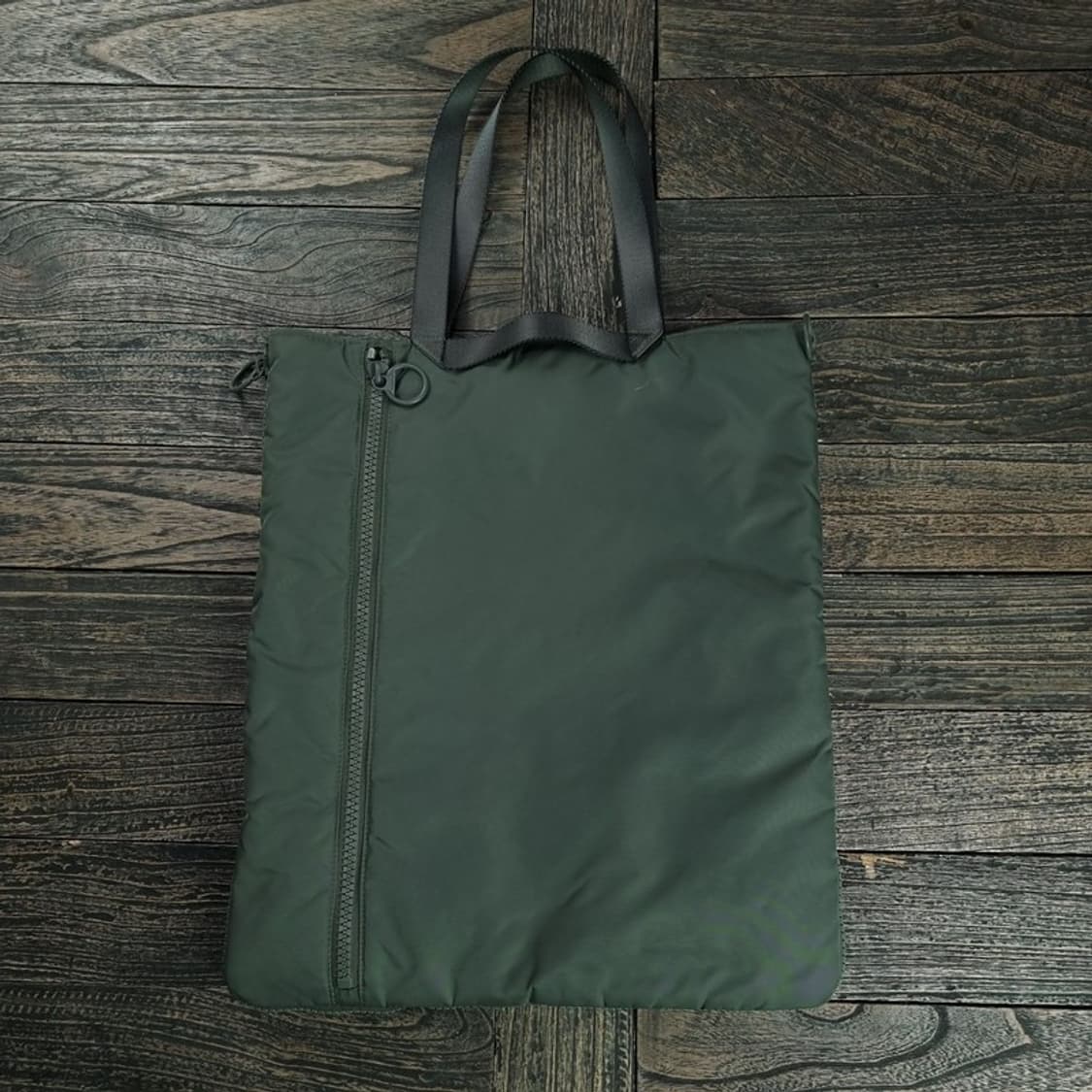 [유니클로 U 르메르] 나일론 토트백 카키 M18972 상품이미지2