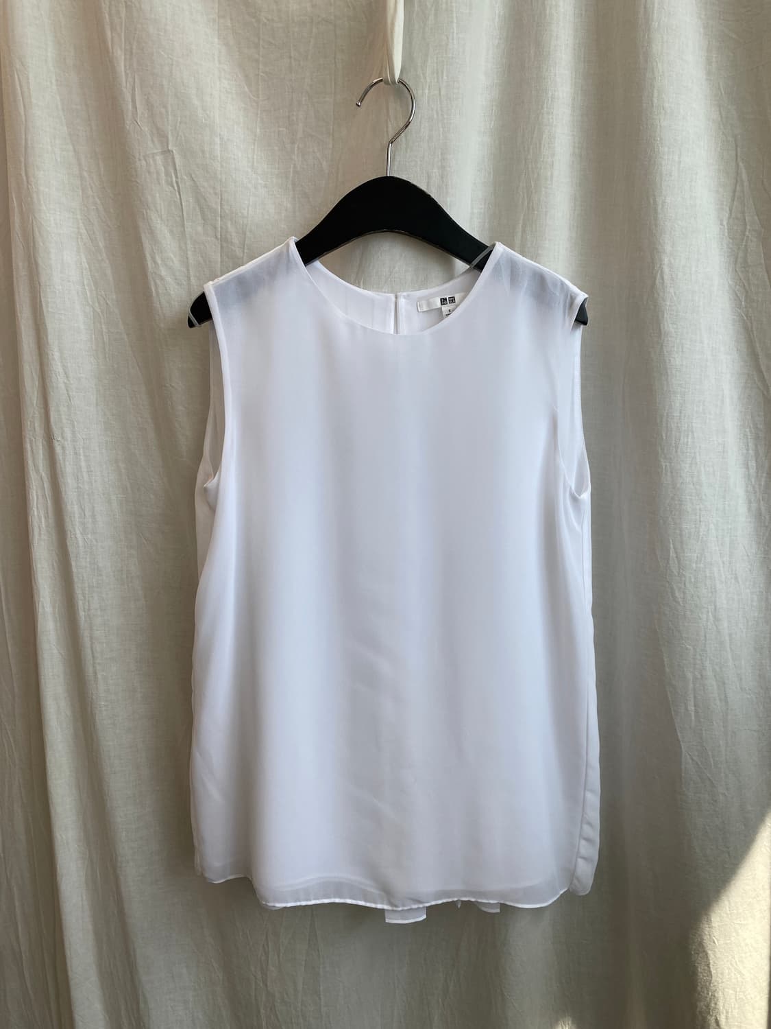 UNIQLO 화이트 백플리츠 민소매블라우스(S) 상품이미지2