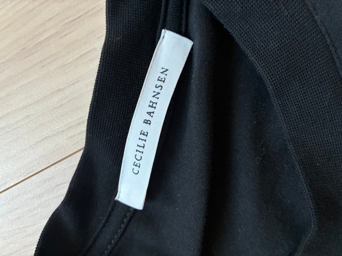 세실리에반센 Cecilie Bahnsen 검은색 탑 상품이미지4