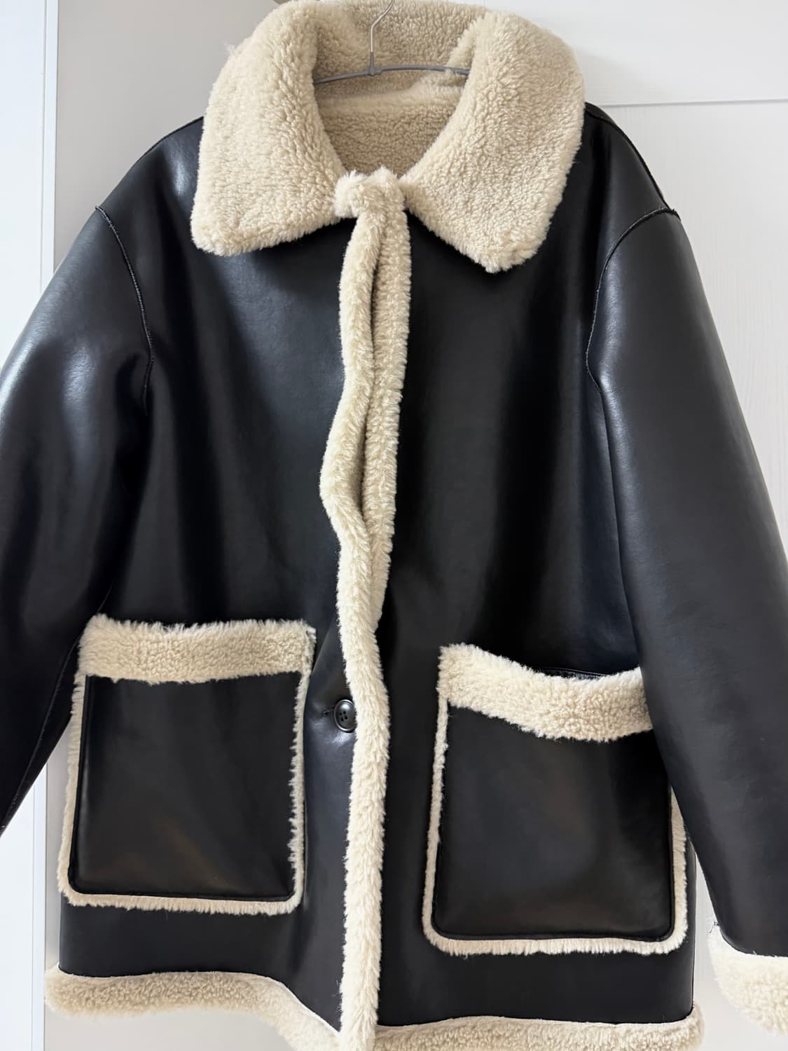 우먼즈 리버서블 신세틱 레더 시어링 하프 코트 상품이미지2