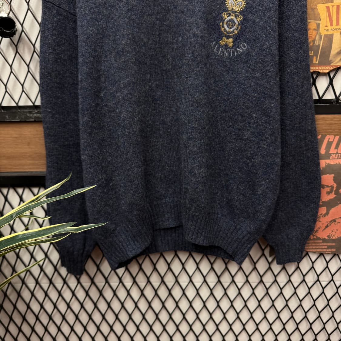 90s 발렌티노 울 니트 전면 자수 로고 포인트 네이비 상품이미지4