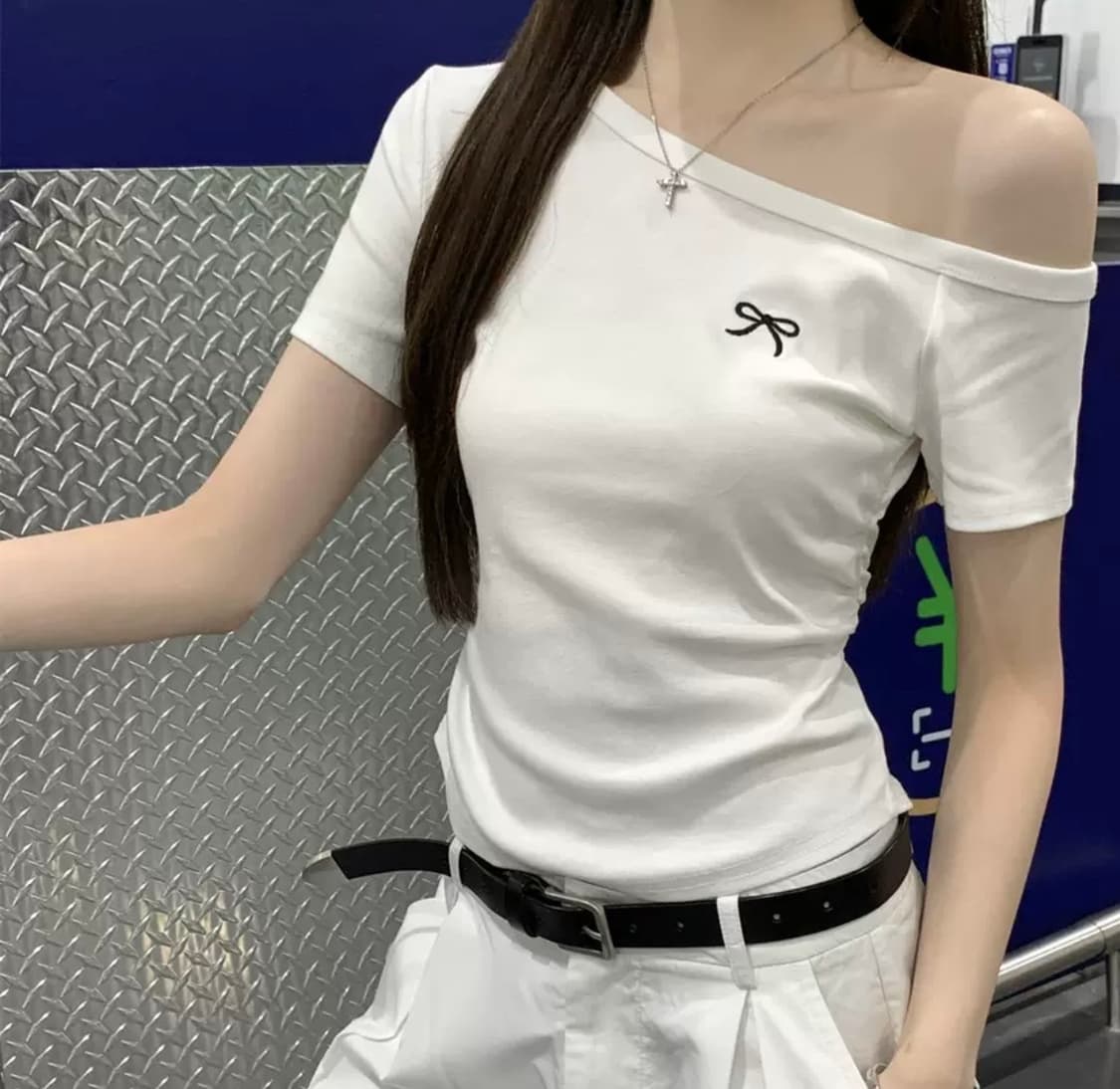 오프숄더 리본 반팔 티셔츠 화이트 상품이미지1