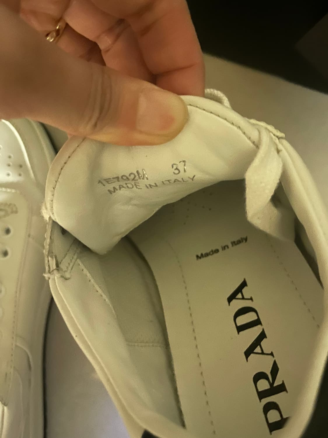 프라다 화이트 스니커즈 37사이즈 상품이미지5