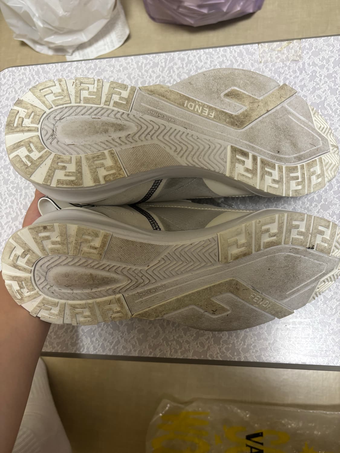 펜디 스니커즈 운동화 상품이미지4