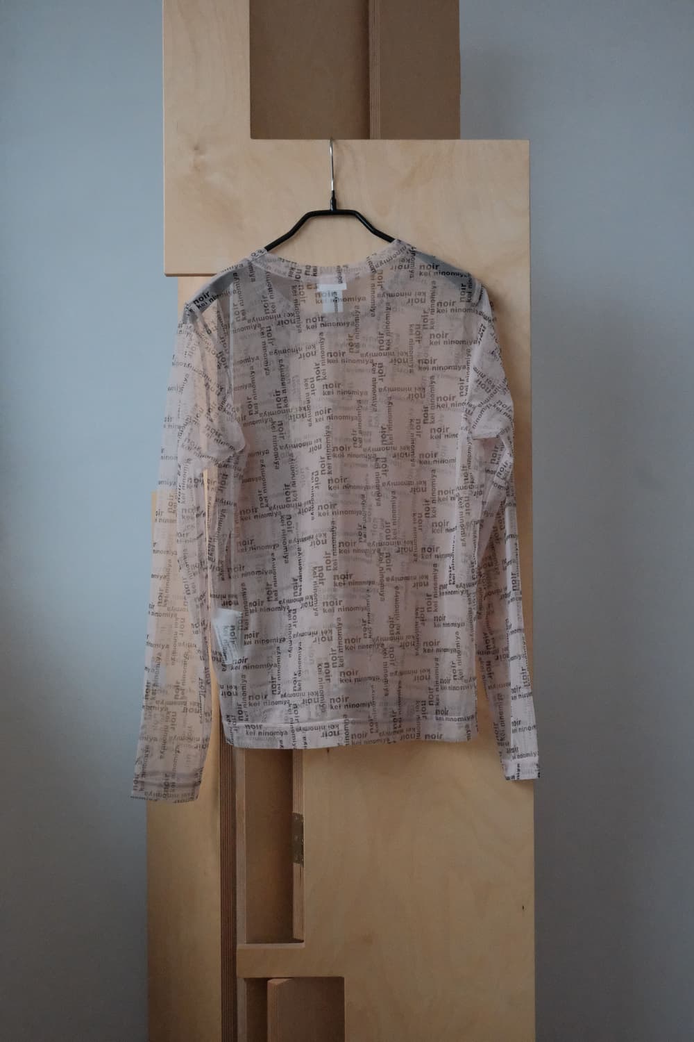 noir kei ninomiya Logo Mesh Sheer Top 상품이미지2