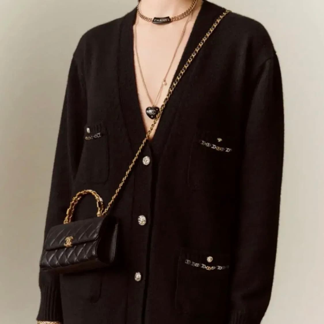 CHANEL 샤넬 체인 플랩 폰 홀더 블랙 상품이미지2