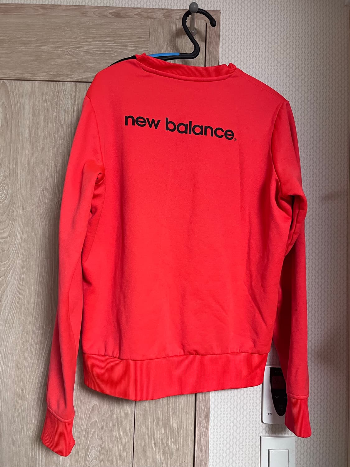 뉴발란스 리버풀 오렌지 트레이닝탑 맨투맨 상품이미지2