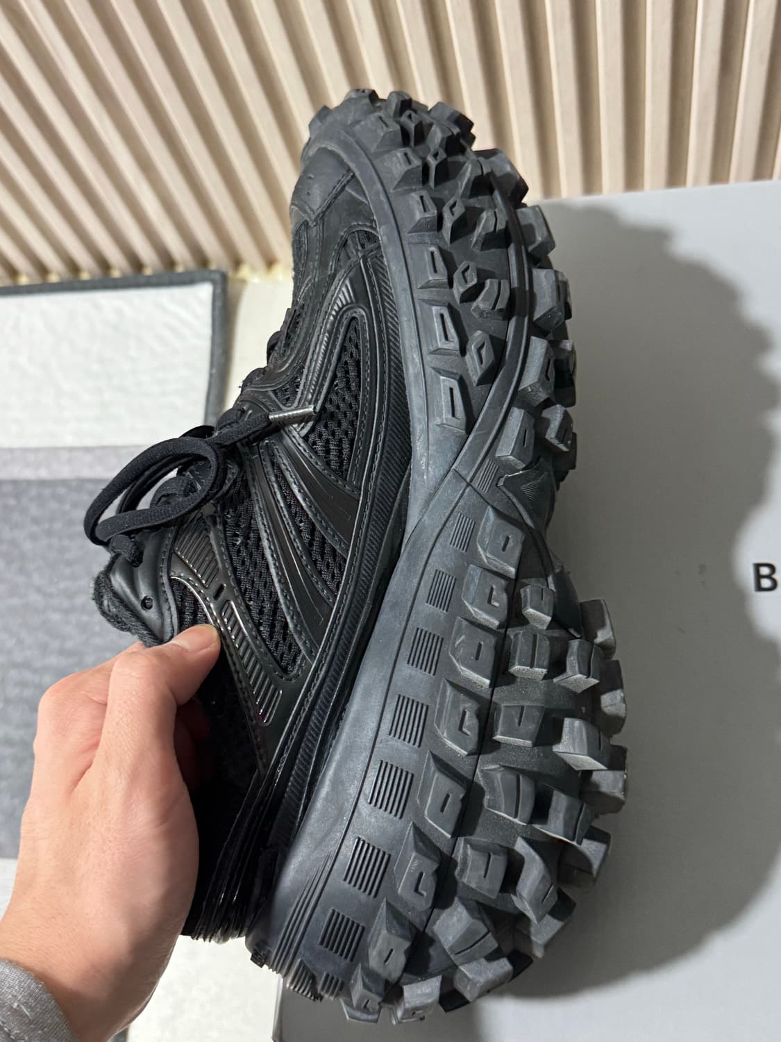 [39] 발렌시아가 디펜더 39 상품이미지2