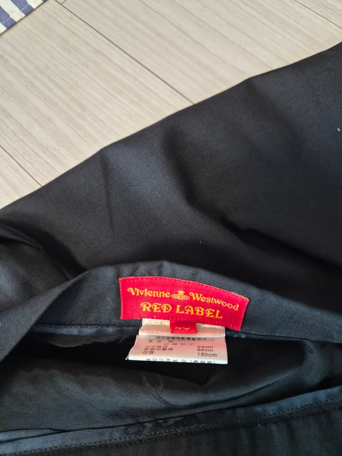 정품 비비안 웨스트우드 레드라벨 아방가르드 블랙 스커트 (사이즈 40) 상품이미지5