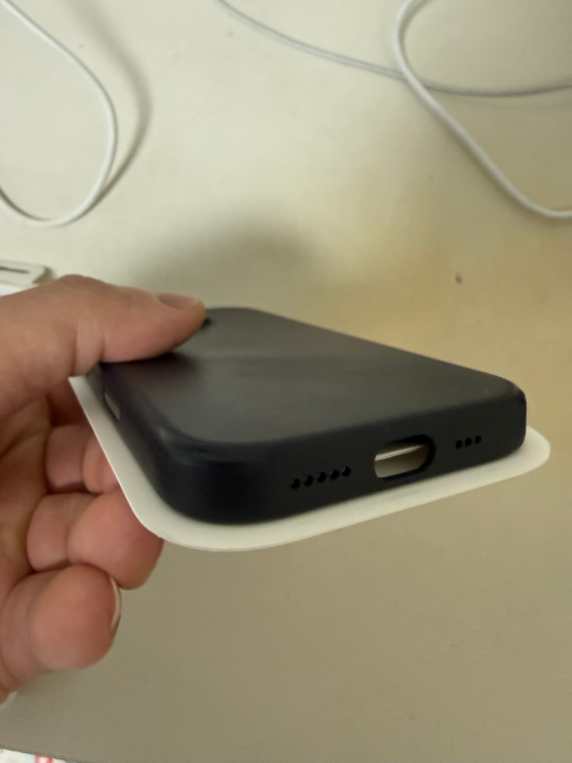 애플 아이폰 16 Pro 정품 실리콘 케이스 판매합니다. 상품이미지8