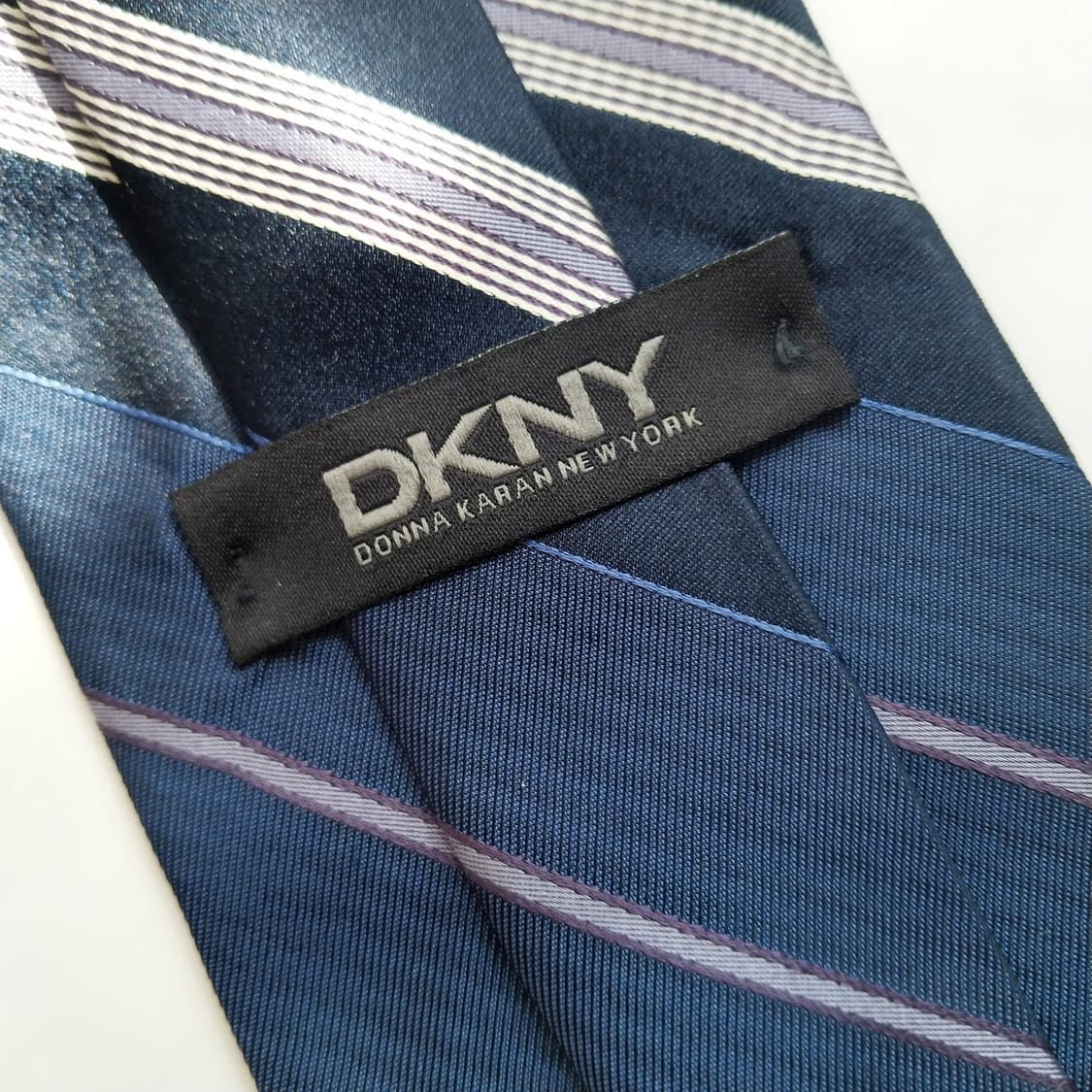DKNY 실크 네이비 스트라이프 넥타이 8.5cm A+등급 K690
 상품이미지6