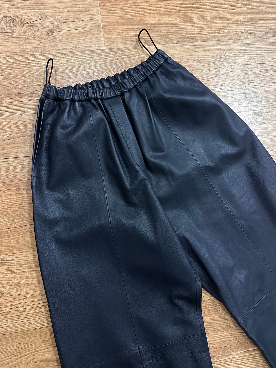 (OS)포르테포르테 23FW 리얼레더 부츠컷 디테일 팬츠 상품이미지2