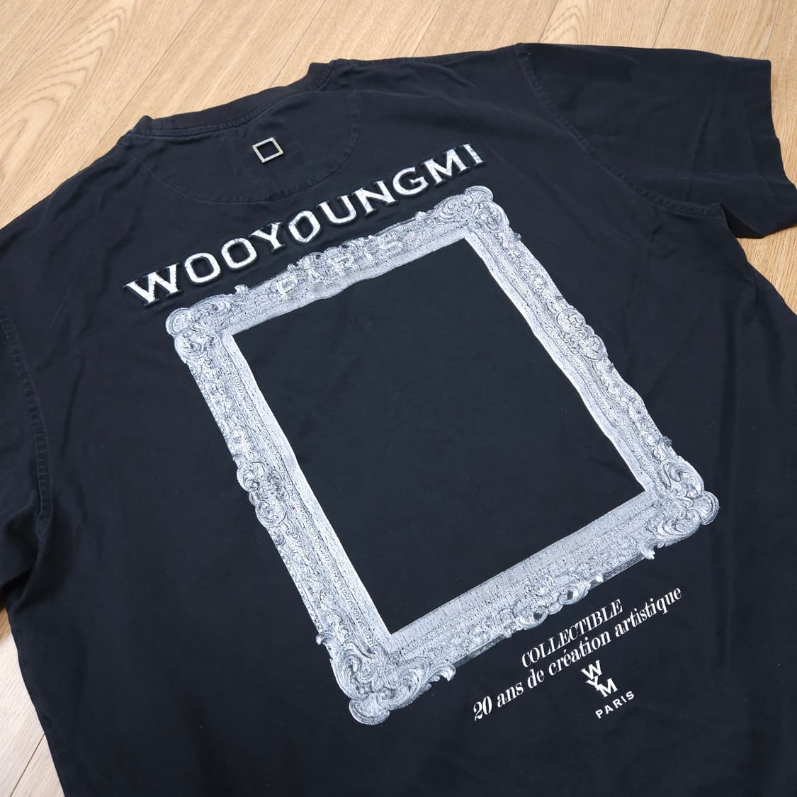 우영미 블랙 액자 프린팅 반팔 티셔츠 48 상품이미지10