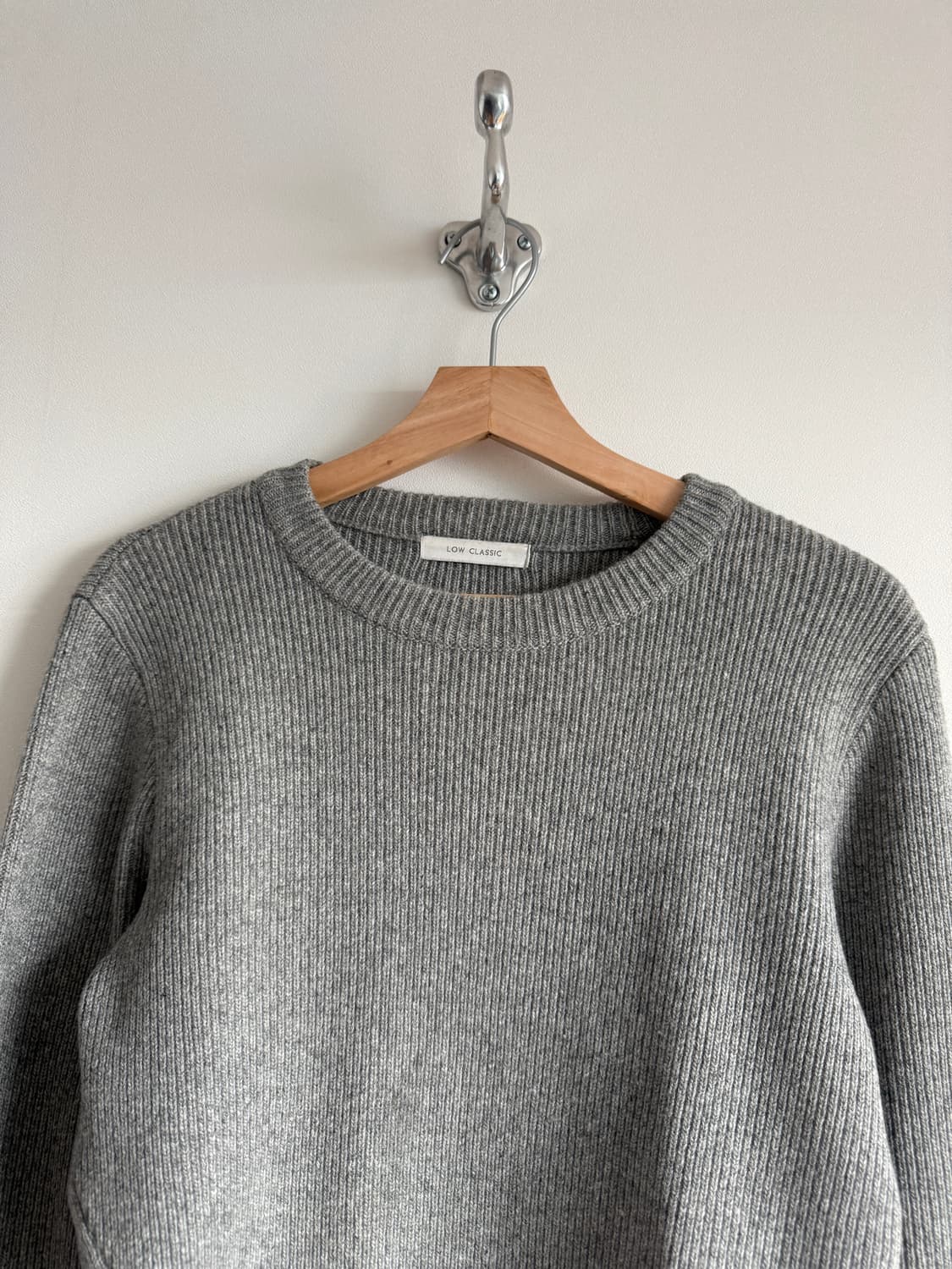 로우클래식(LOW CLASSIC) 비대칭 울 니트 상품이미지2