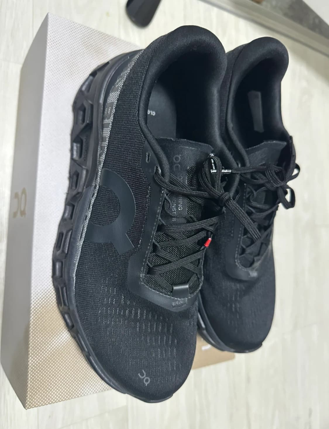 온러닝 블랙 클라우드몬스터2 / 255 급쳐 상품이미지1