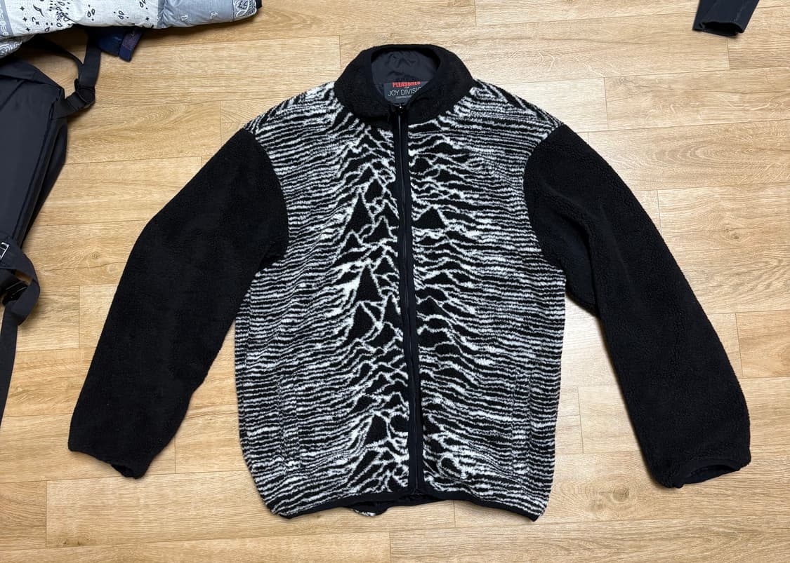 Pleasures x 조이 디비젼 플리스 m 상품이미지4