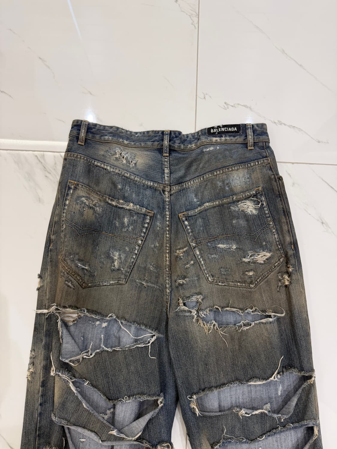 발렌시아가 슈퍼 디스트로이드 배기 데님 팬츠 상품이미지4