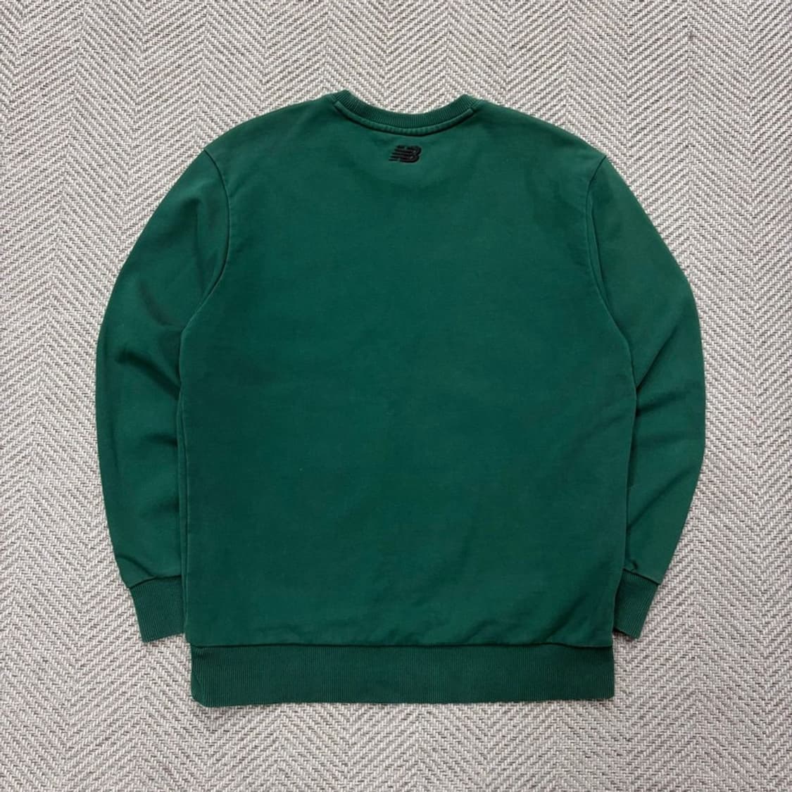 뉴발란스 프린팅 맨투맨 v2402 상품이미지2