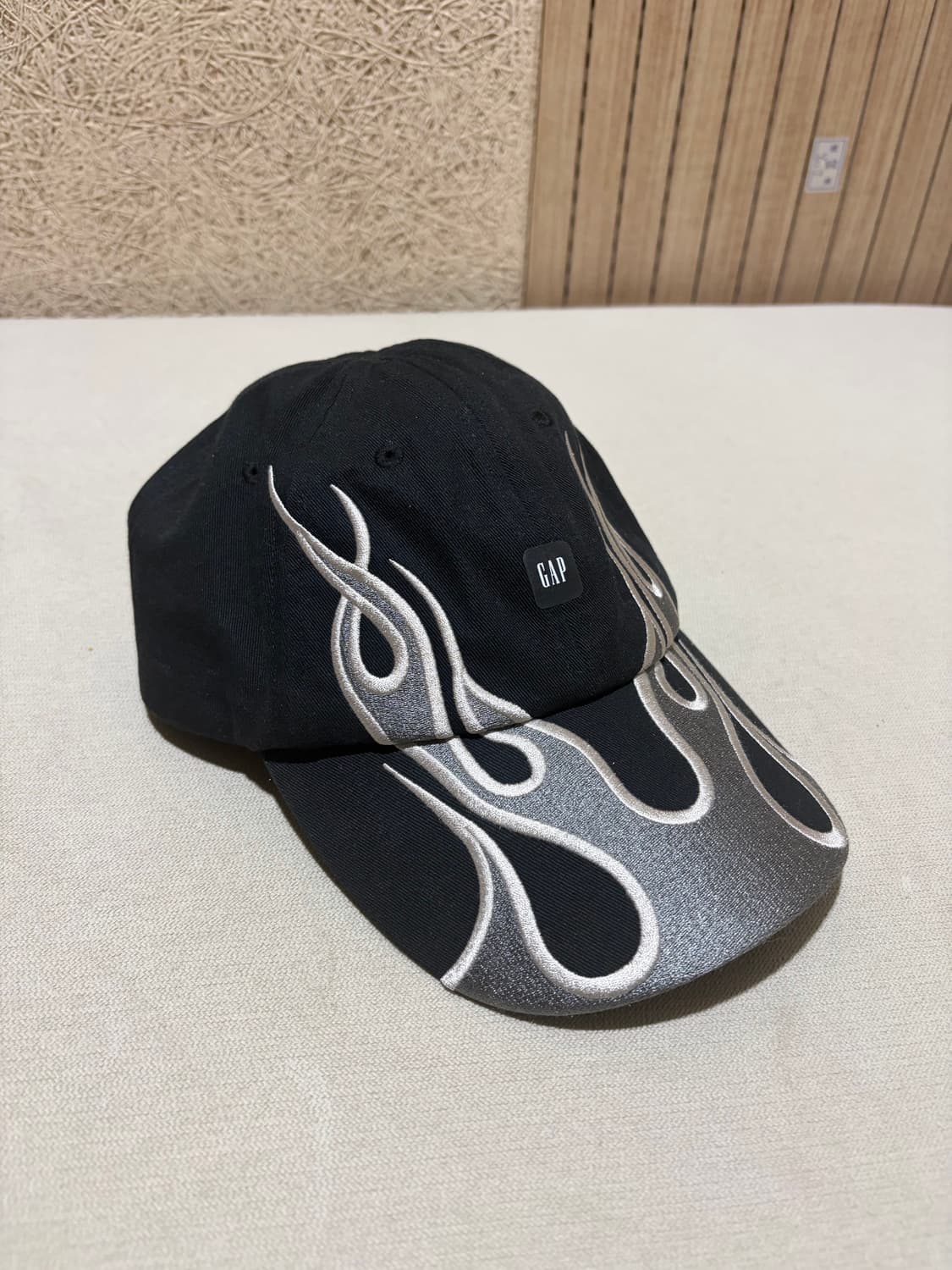 이지갭 발렌시아가 플레임캡 상품이미지1