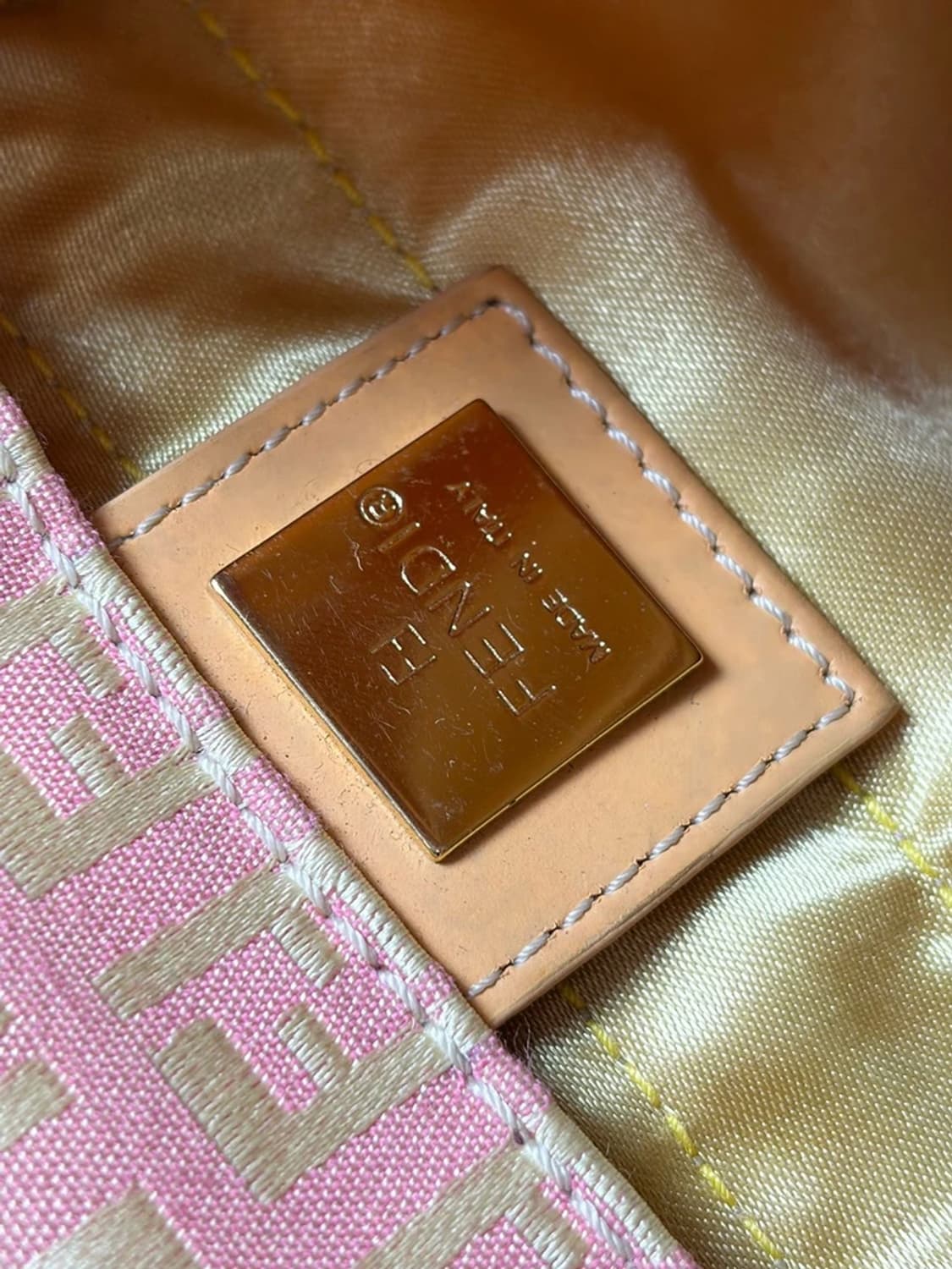 펜디 FENDI 아이코닉 주카 패턴 핑크 백팩 Q1479 상품이미지9