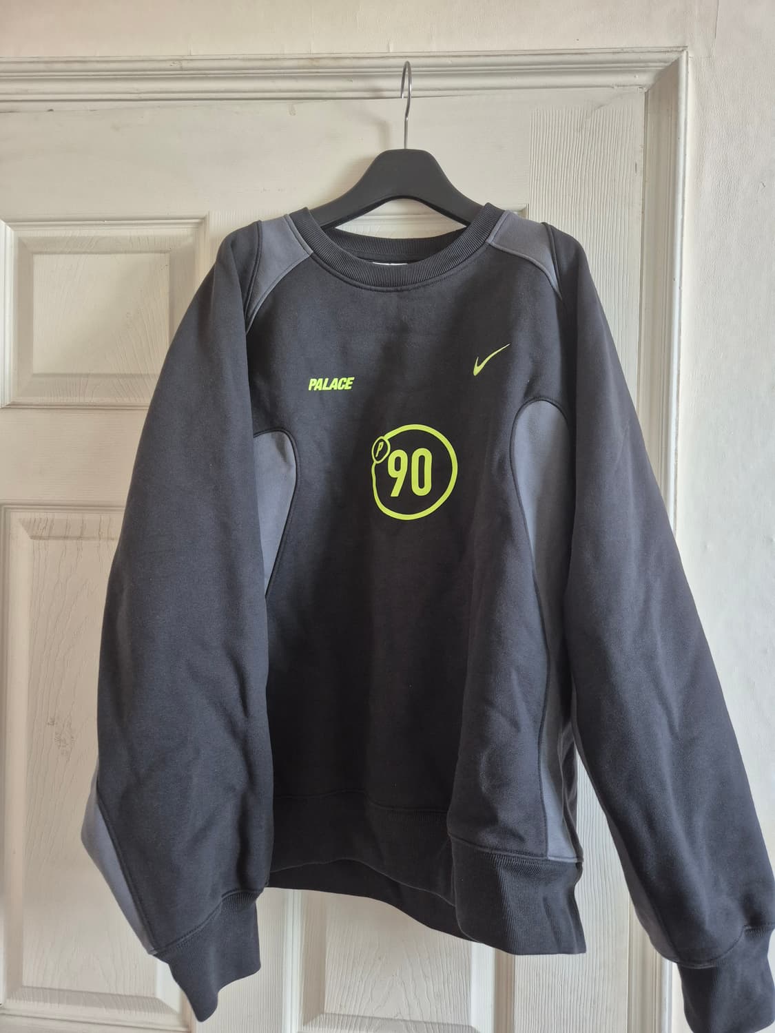 팔라스 x 나이키 토탈 P90 크루 블랙 - 맨투맨 상품이미지3