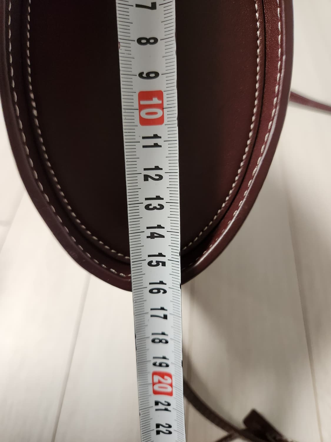 캘빈클라인 레더 버킷백

몇번 사용 안해서 사용감은 거의 없는데 보관하면 상품이미지3