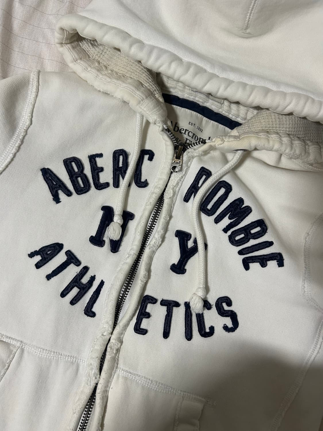 아베크롬비 데미지 디테일 화이트 후드집업 상품이미지3