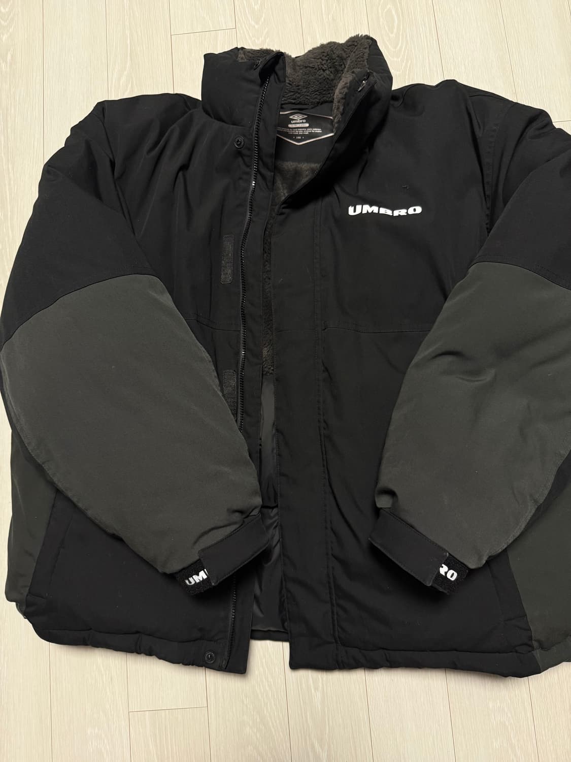 엄브로 컬러블록 패딩 블랙 상품이미지1