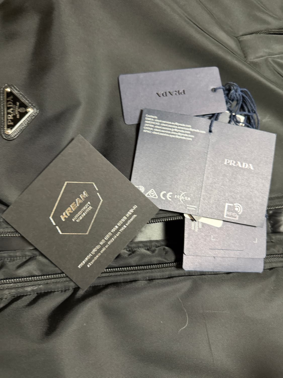 프라다 24FW 다운재킷 정품 컨디션 최상 상품이미지4
