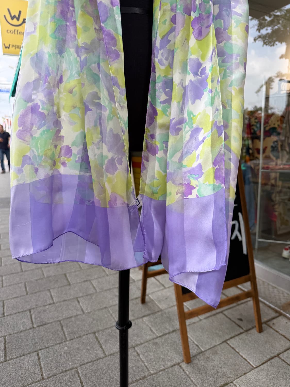 Yves Saint Laurent 100% Silk Scarf 상품이미지4