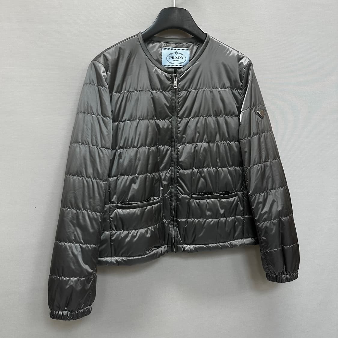 프라다 삼각로고 나일론 경량 패딩 자켓 ( 66~77 ) 상품이미지2