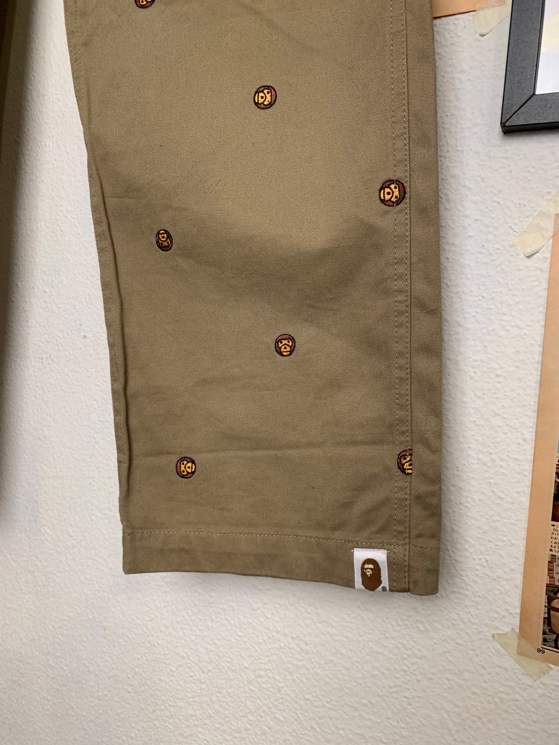 베이프 마일로 자수 치노팬츠 상품이미지1