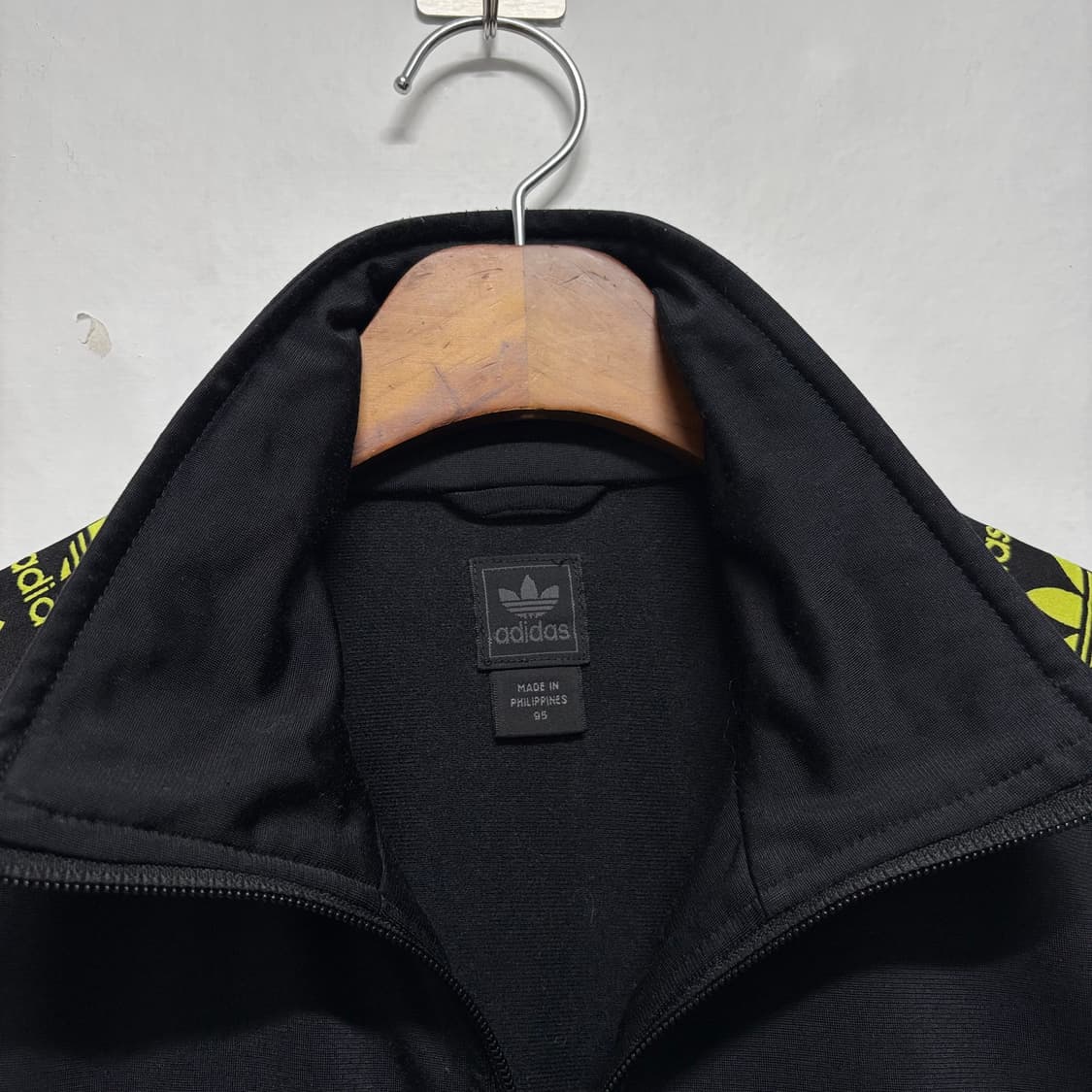 아디다스 블랙 테잎로고 트랙탑 상품이미지4